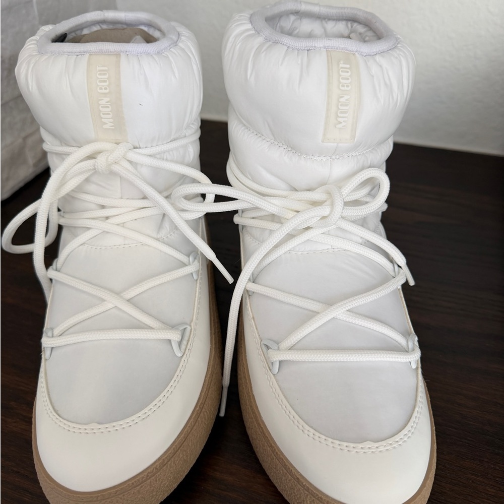 BNWT MOON BOOT WHITE LTRACK WOMENS SIZE 7 - Picture 3 of 5